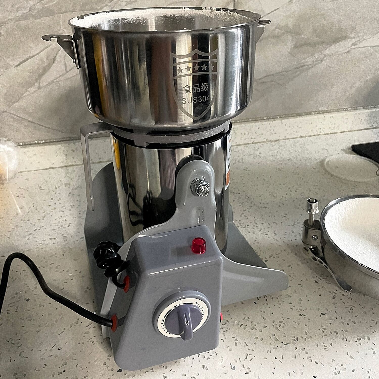 Elektryczna młynka do ziarna 2 – Electric Grain Mill 2500W recenzja i cena
